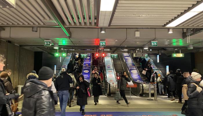 Kuluttajat ovat palanneet joukkoliikenteeseen - metron nousijamäärissä tehtiin ennätyksiä