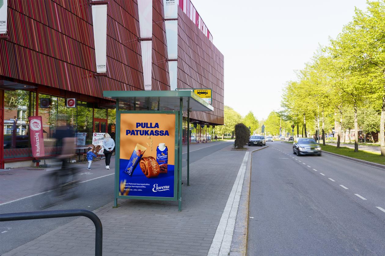 Elovenan abribus-julistemainos Helsingin Eastonin citymarketin läheisyydessä.