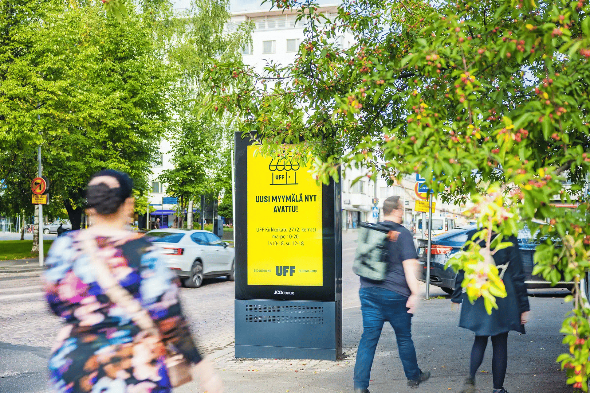 Uffin digitaalinen ulkomainoskampanja Oulussa Otto Karhin puiston laidalla.