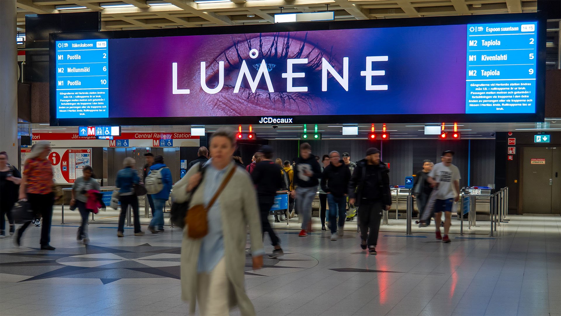 Lumenen digitaalinen ulkomainoskampanja Rautatientorin kompassitasolla.