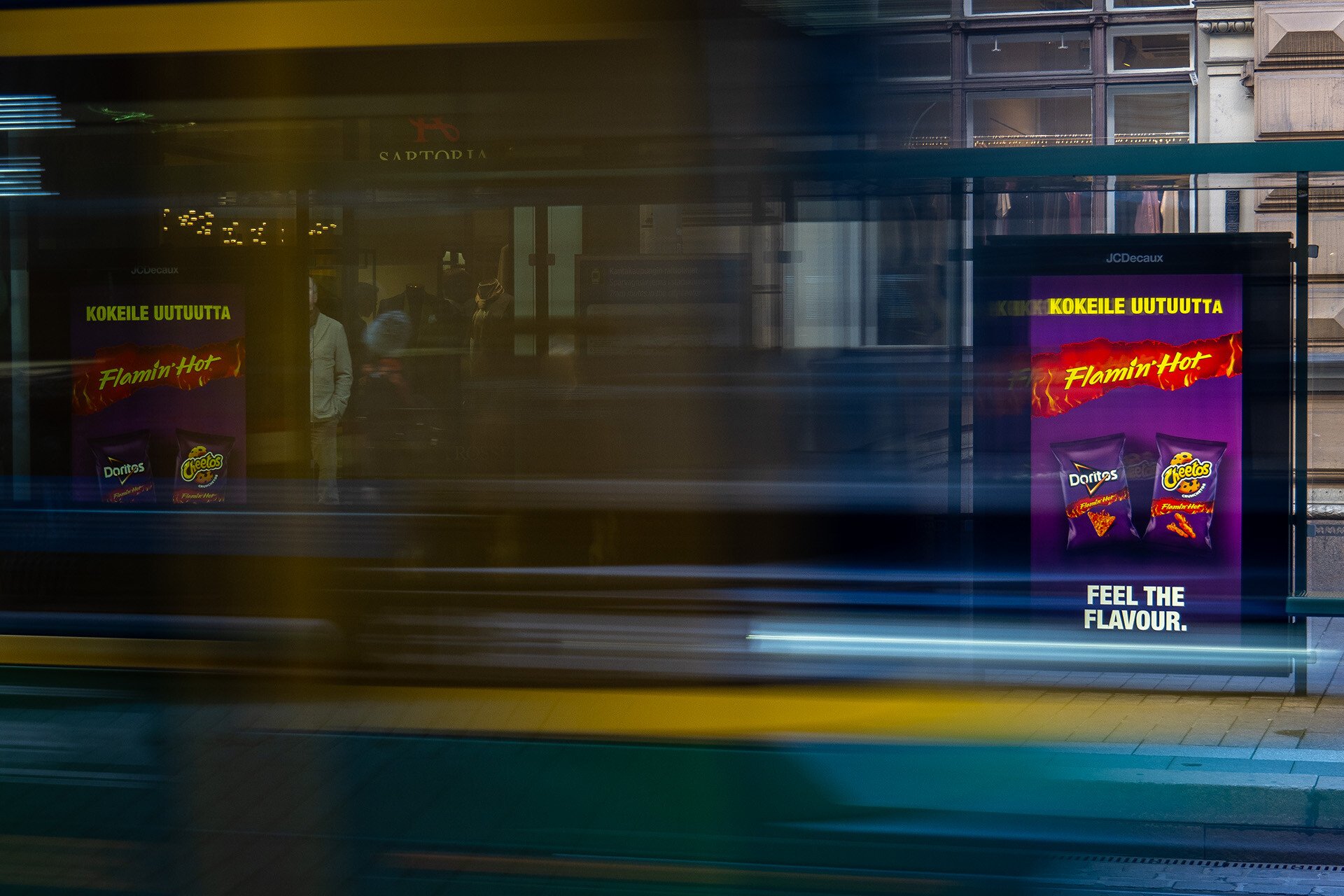 Doritos digitaalinen ulkomainos Helsingin Aleksanterinkadulla.