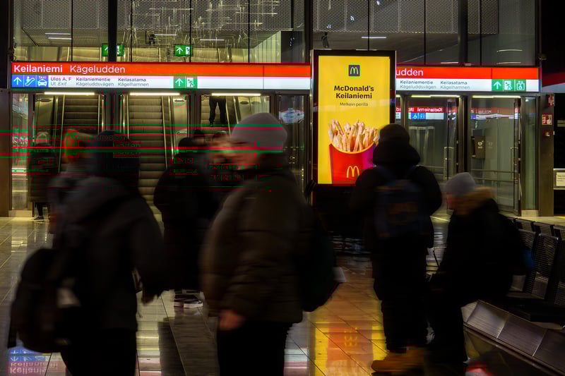 Ohjelmallinen ostaminen JCDecaux'lla: tehokkuutta ja täsmällisyyttä digitaaliseen ulkomainontaan