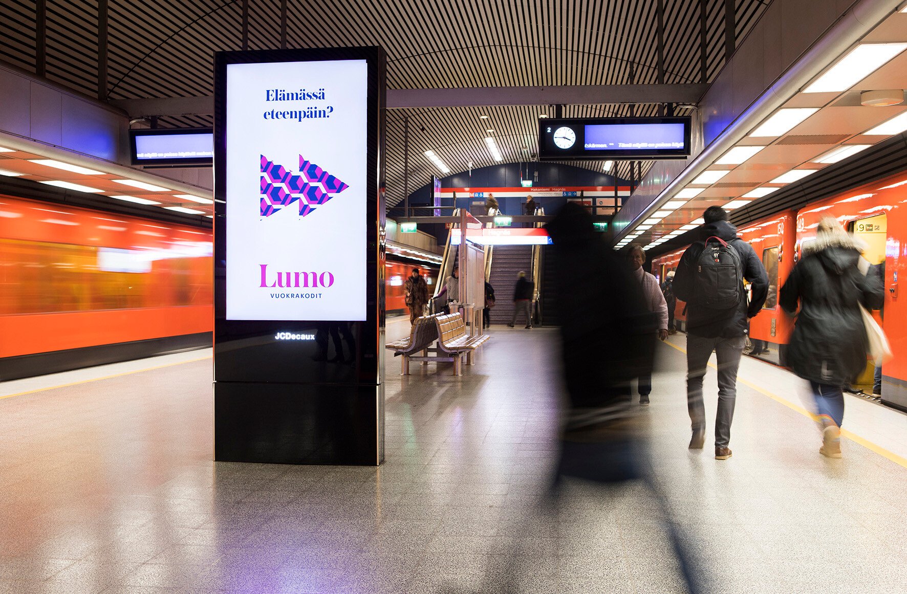 Kojamon digitaalinen ulkomainoskampanja Hakaniemien metroasemalla. 